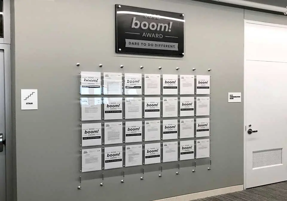 C1225 — Cable Suspended Easy Access Info/Poster Display