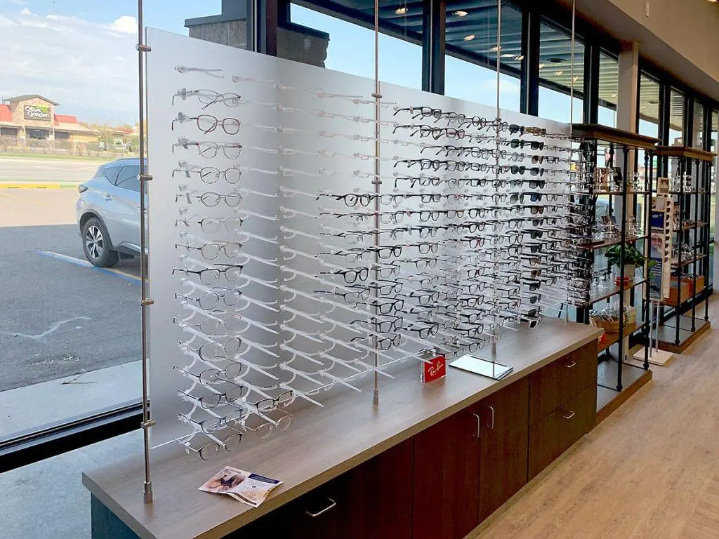 D2007 – Eyeglass Displays suspended on 10mm Rod Display