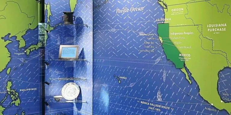 Product Showcase Displays | Nova Display Systems