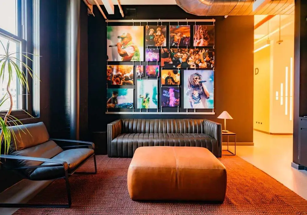 T2046 — Wall Display with Rail Mounted Tension Cables for Soundcloud NYC Office Remodel