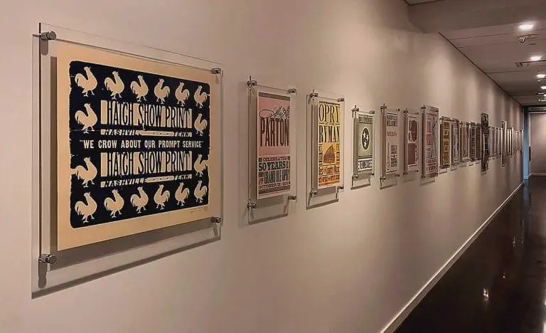 Customizing Acrylic Frames — Size, Material, and Finish Choices