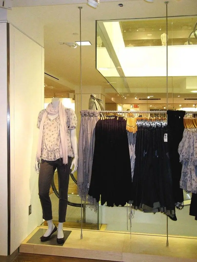 D2001 — Custom Merchandising Display / Rod Suspended Clothing Rails