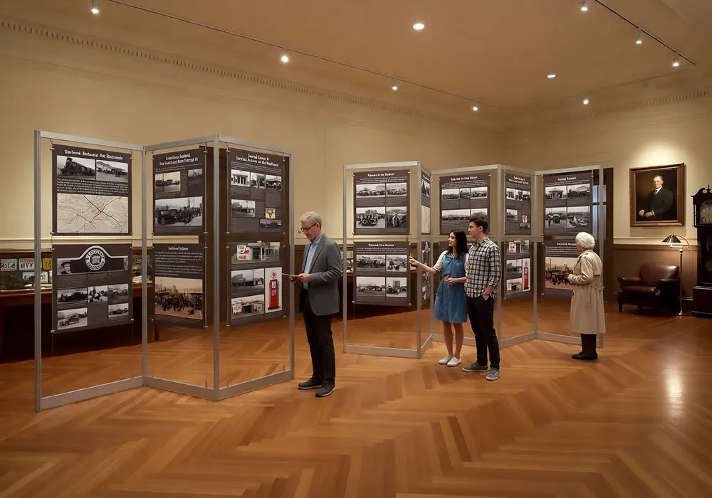 M1621 — Floor-Standing Modular Displays with Cable Systems | Design Concept