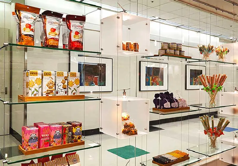 Cable/Rod Suspended Showcase Displays