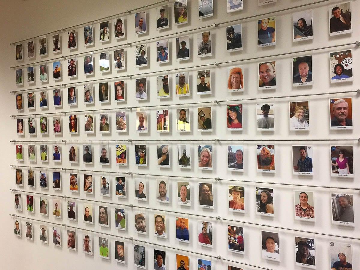 D3105 — Acrylic Photo Display Frames Wall Mounted on Horizontal Rods