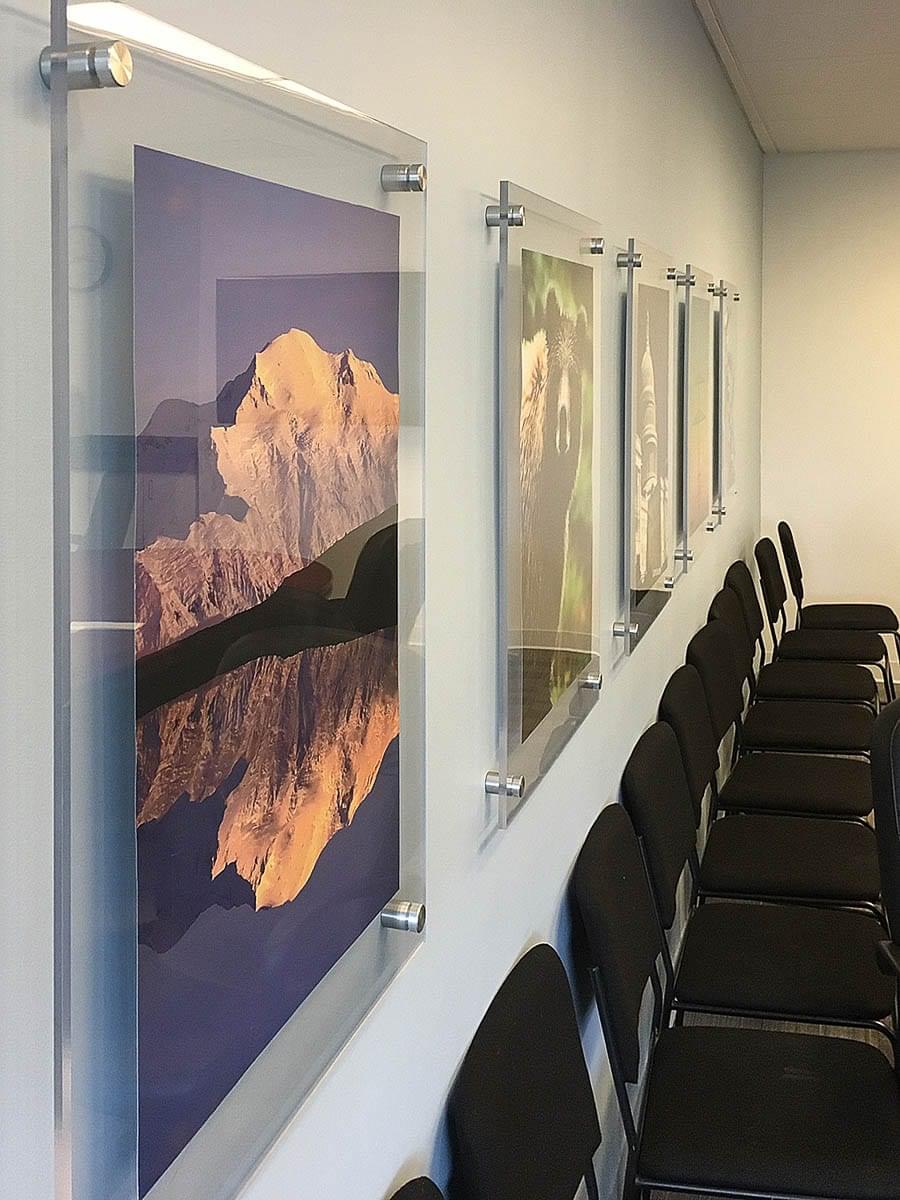 W2009 — Frameless Acrylic Frames for Photography / Standoff Wall Mounted