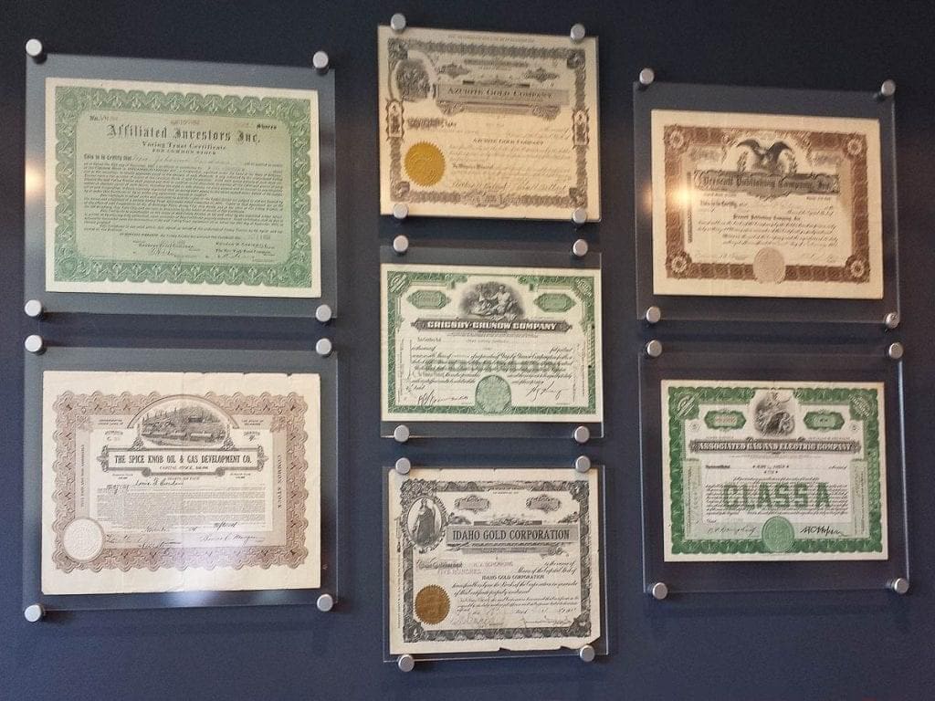 W2012 — Frameless Acrylic Poster Frames with Non-Glare Front