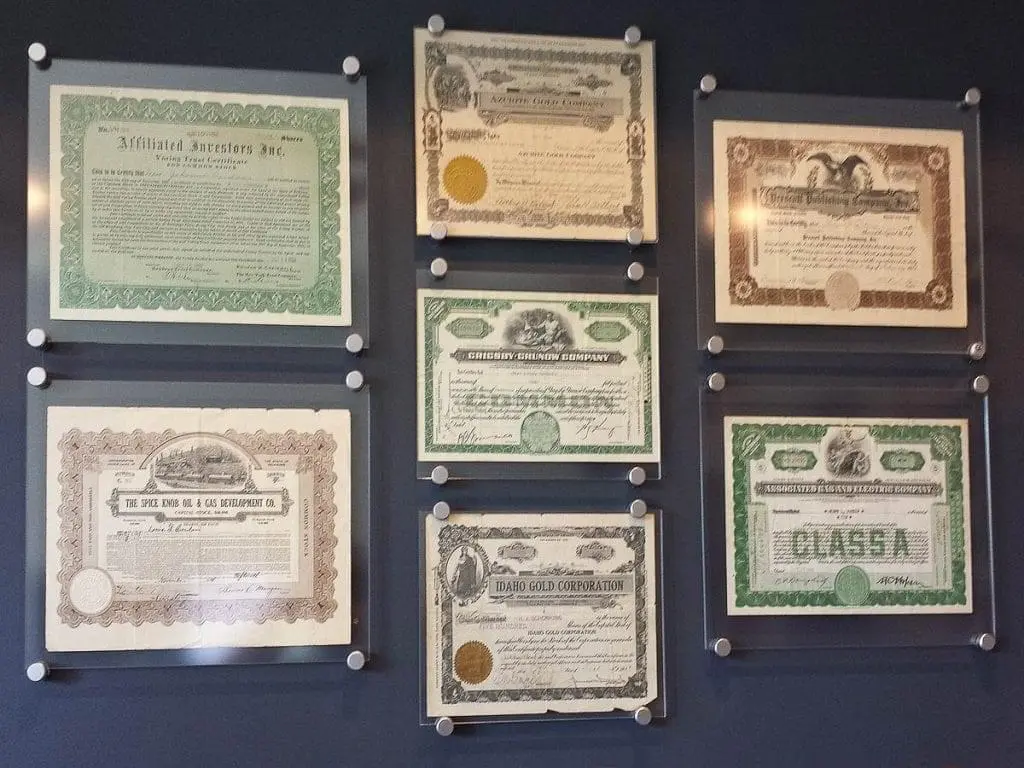 W2012 — Frameless Acrylic Poster Frames with Non-Glare Front