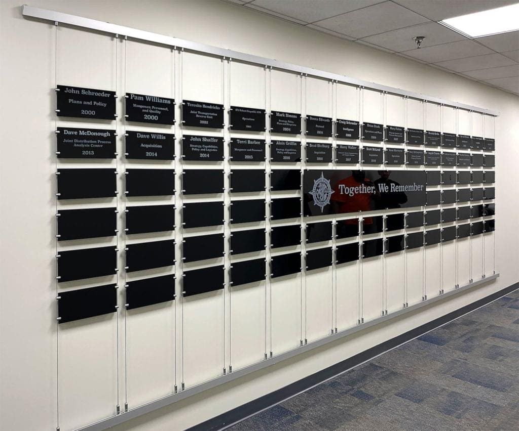 H1001 — Recognition Display for US Army Suspended with Tension Cables and Rail/Track