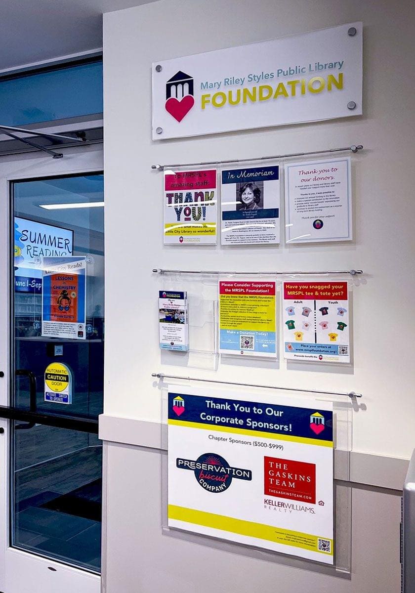 R2017 — MRSPL Wall Display with Rod Suspended Acrylic Holders