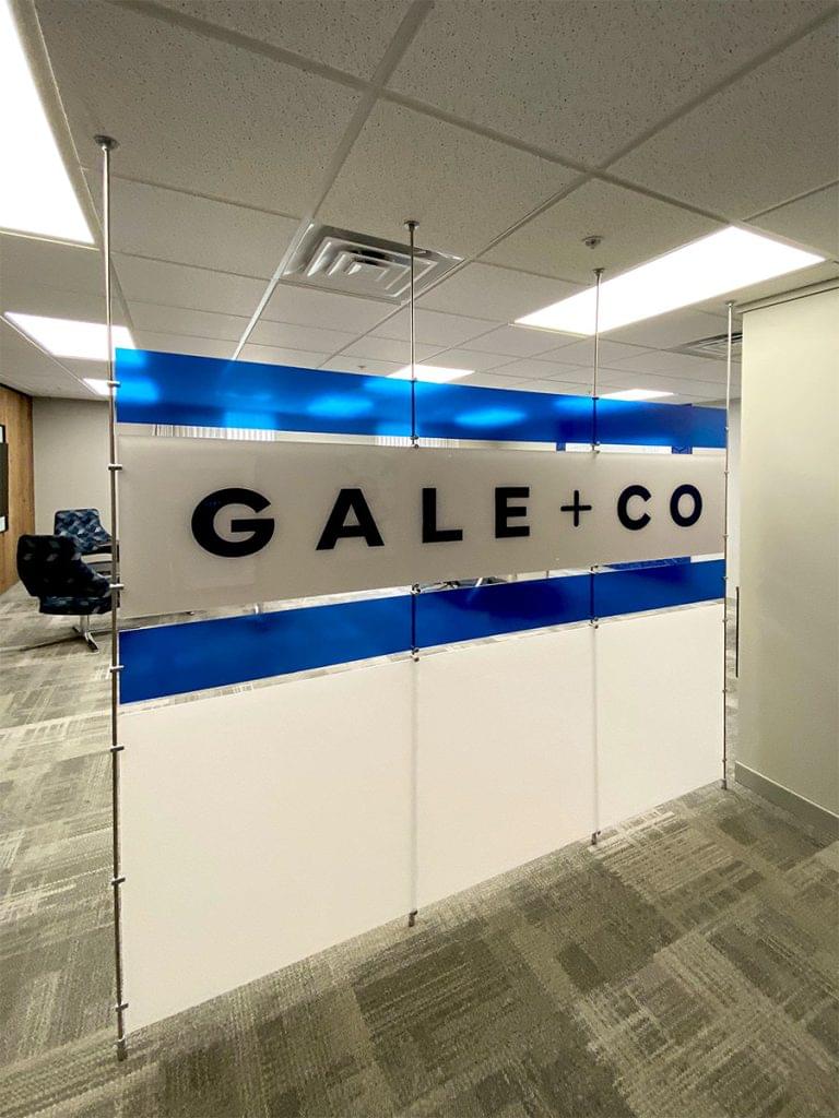 R6016 — Resin Partition Panels Suspended with 10mm Rod System