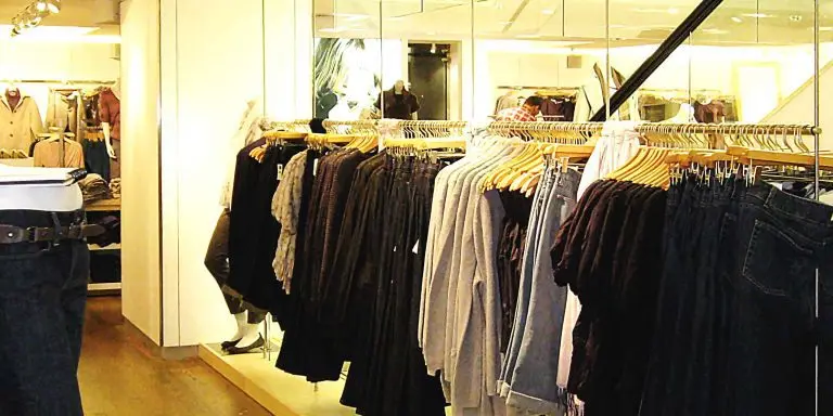 Clothes Hanging Rails Cable/Rod Suspended | Nova Display Systems