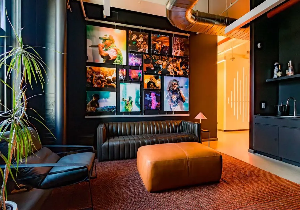 T2043 — Wall Display with Rail Mounted Tension Cables for Soundcloud NYC Office Remodel