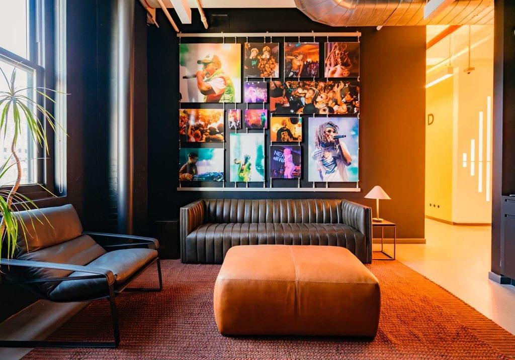 T2046 — Wall Display with Rail Mounted Tension Cables for Soundcloud NYC Office Remodel