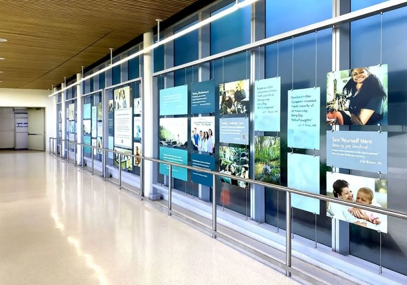 C1045 — Info-Poster Display Suspended with Cable Systems | Design Concept