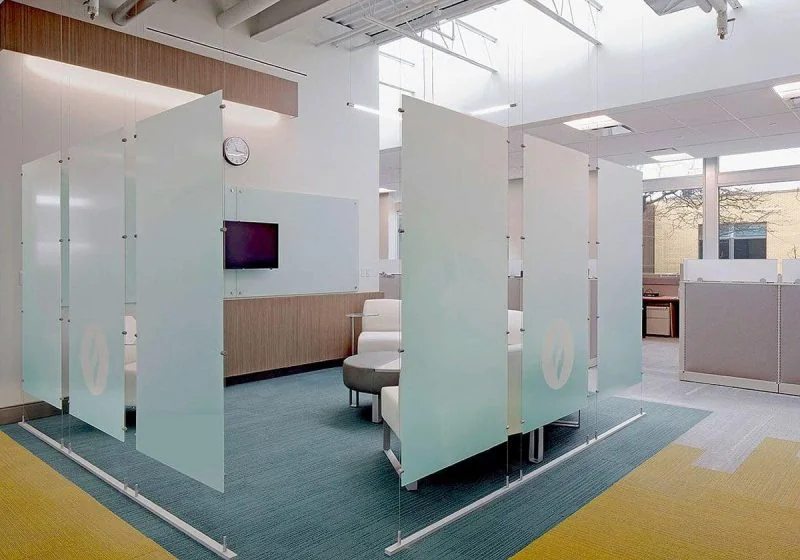C4005 — Acrylic Frosted Partition Panels Suspended