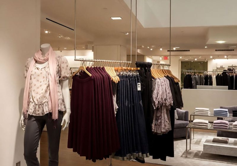 D2013 — Clothing Rail Display for Garments with Rod Suspension Systems | Design Concept