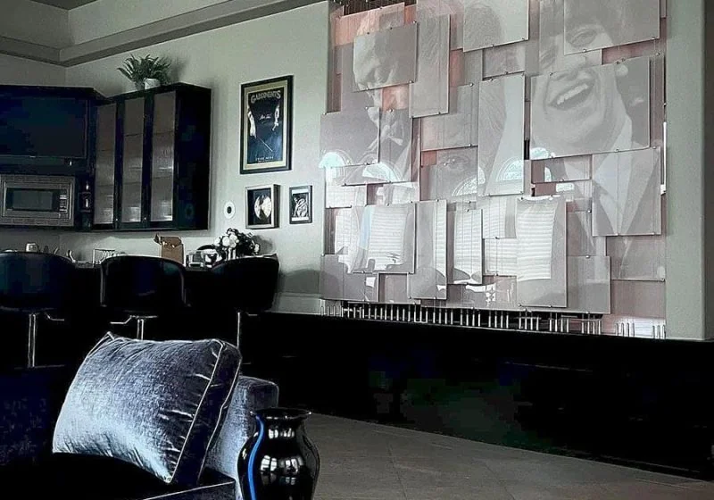 D3112 — Art/Poster Display Presentation Suspended with Cable Systems D3112 — Art/Poster Display Presentation Suspended with Cable Systems