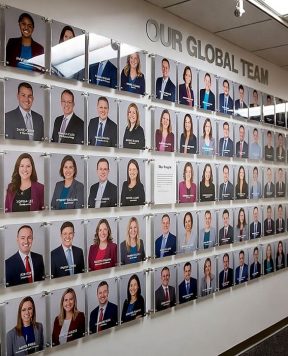 E1001 — Employee Photo Wall Display Mounted with Horizontal Rod System E1001 — Employee Photo Wall Display Mounted with Horizontal Rod System