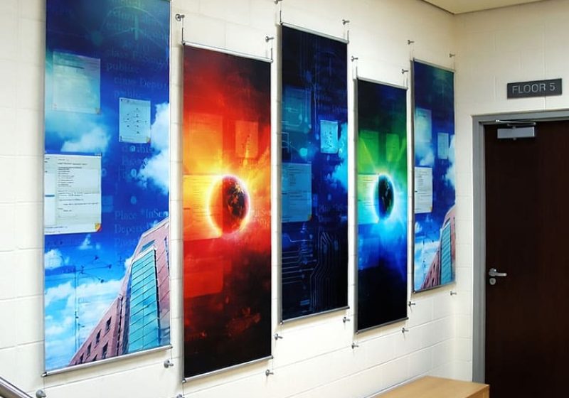 G1013 — Graphic Banner Wall Display with Cable Systems and Aluminum Graphic Holders