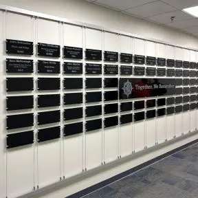 H1001 — Recognition Display for US Army Suspended with Tension Cables and Rail/Track