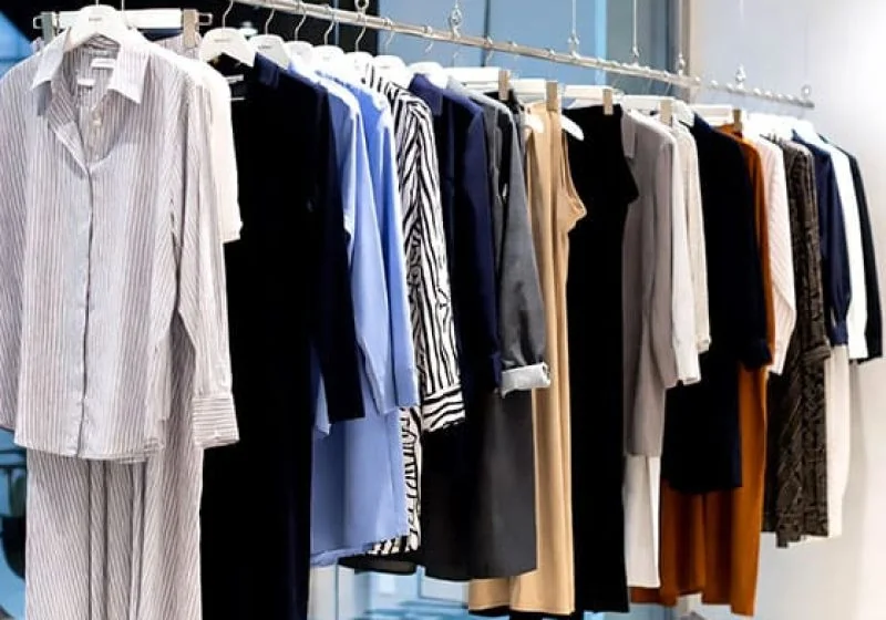 D2011 — Hanging Apparel in Fashion Retailers with Cable-Rod Hanging Rails