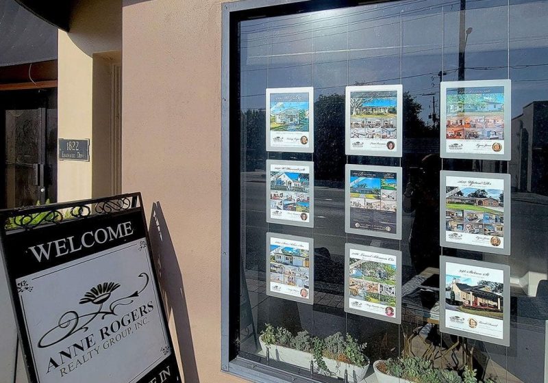 L1026 — Cable Suspended Backlit LED Displays for Real Estate Windows