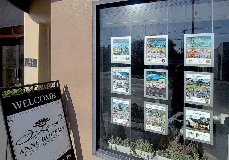 L1026 — Cable Suspended Backlit LED Displays for Real Estate Windows