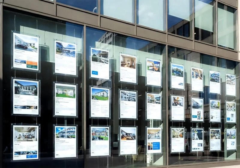 L1028 — Window Display with LED Bright-Lit Acrylic Frames Suspended with Cable Systems