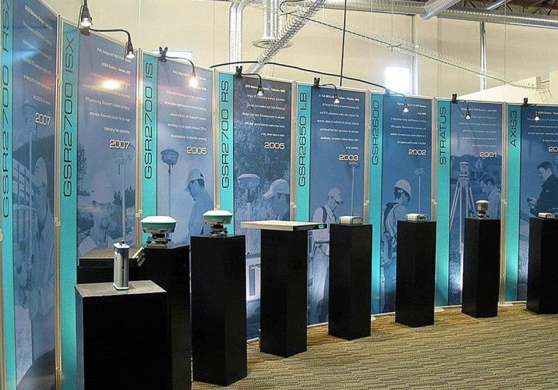 M1603 — Snap-on Display Stands and Screens