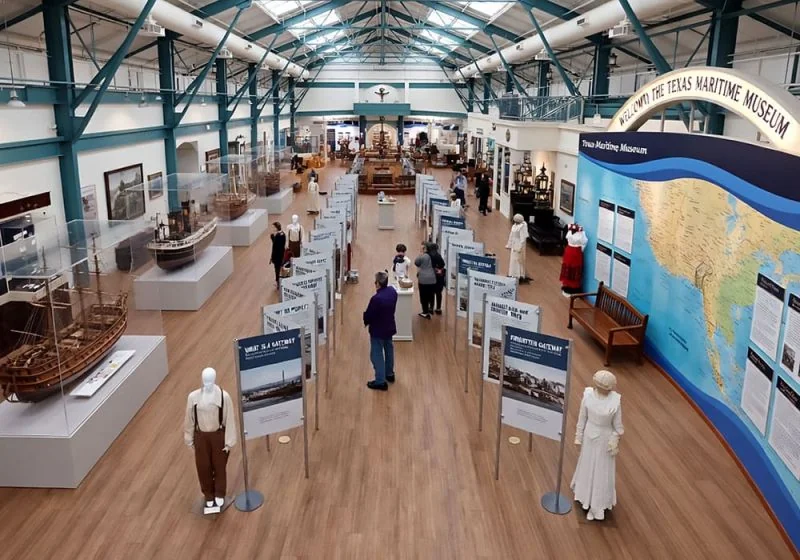M2022 — Modular Free-Standing Display for Exhibits and Museums | Design Concept