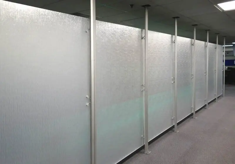 M3100 — Modular Partitioning With Textured Glass
