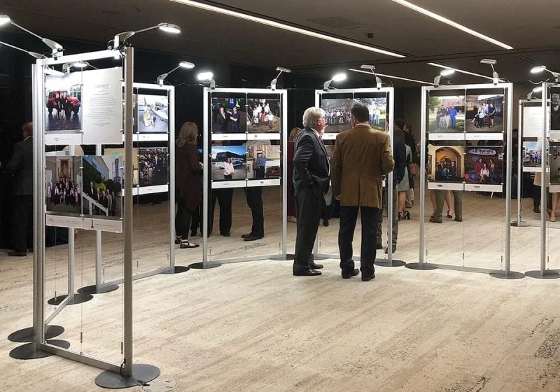 M1515 — Modular Free-Style Display Stands in an Expo Environment M1515 — Modular Free-Style Display Stands in an Expo Environment