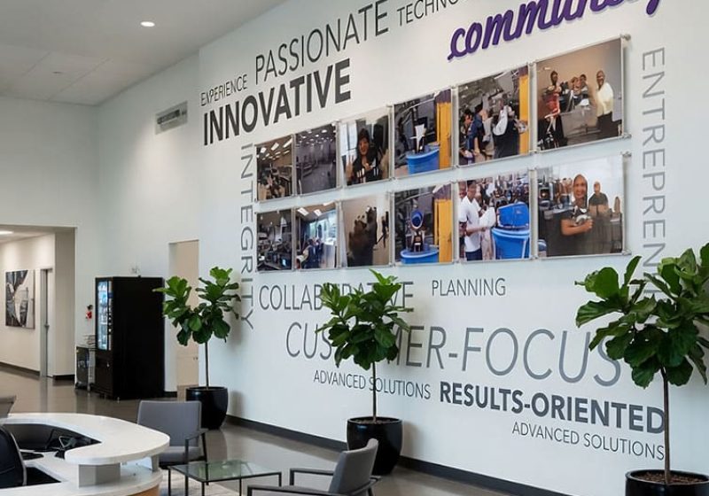 P1025 — Photo Wall Display with Horizontal Rod System | Design Concept