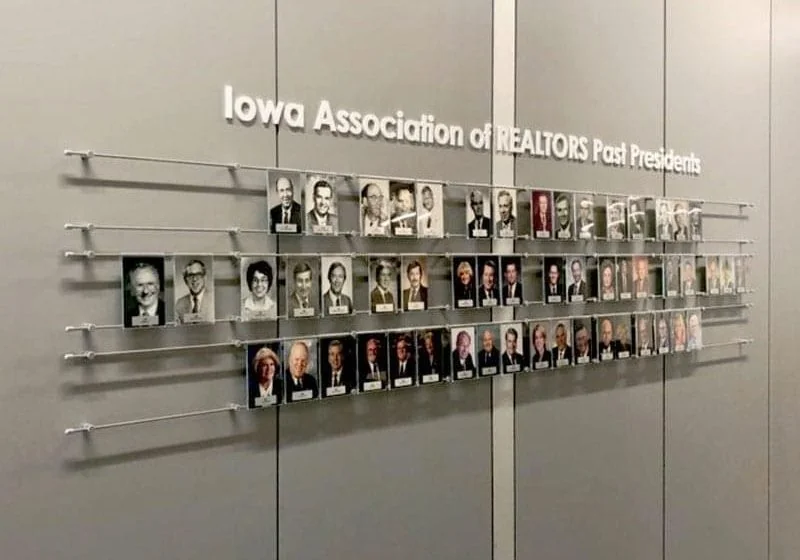 R2010 — Wall Photo Display with Changeable Acrylic Frames Suspended on Rods R2010 — Wall Photo Display with Changeable Acrylic Frames Suspended on Rods