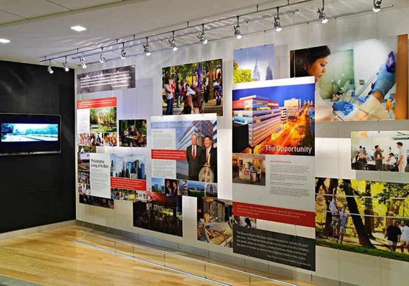 T2015 — Poster Graphic Display / Cable Suspended from Ceiling-to-Floor Tracks T2015 — Poster Graphic Display / Cable Suspended from Ceiling-to-Floor Tracks