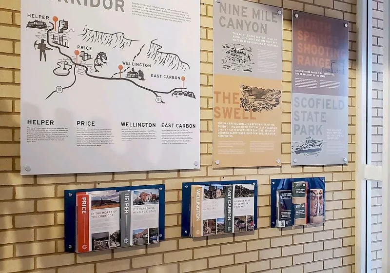 W3004 — Graphic Displays with Acrylic Frames and Literature Holders W3004 — Graphic Displays with Acrylic Frames and Literature Holders